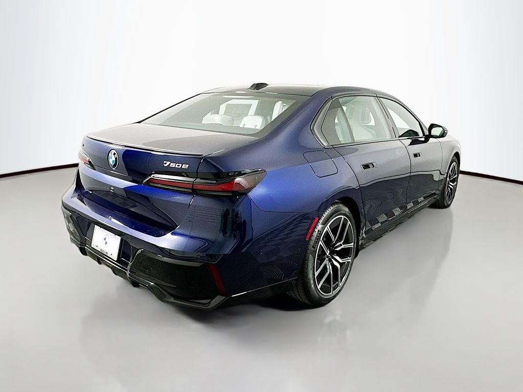 2026 Bmw 750e photo 5