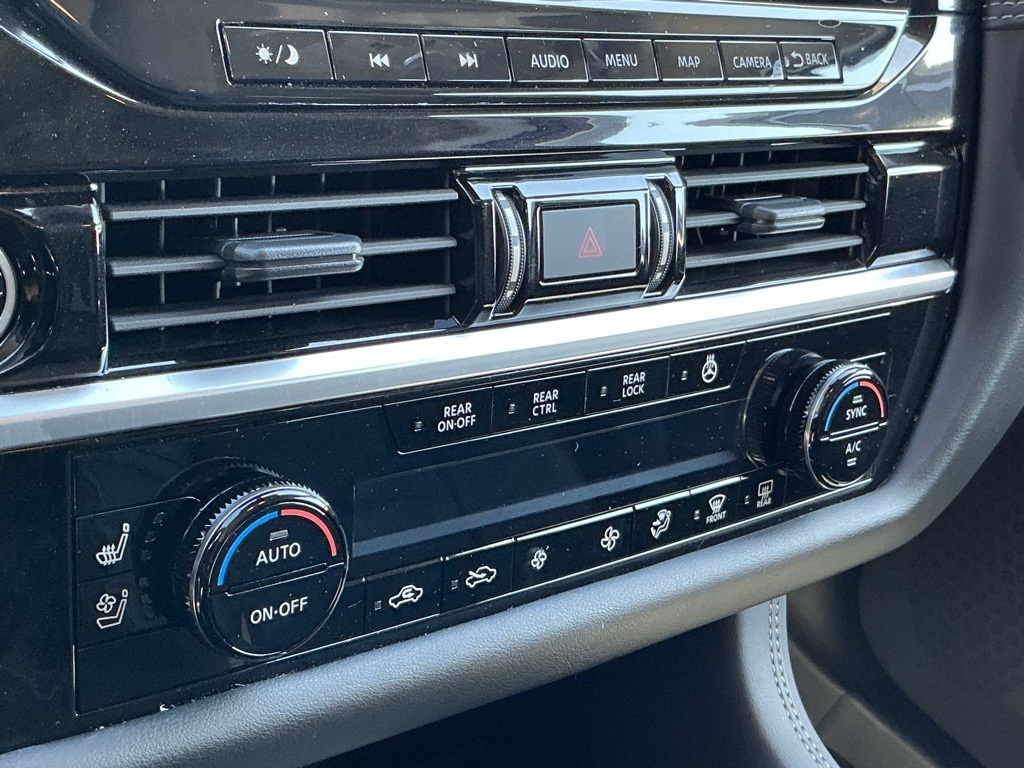 2024 Nissan Pathfinder Platinum photo 2