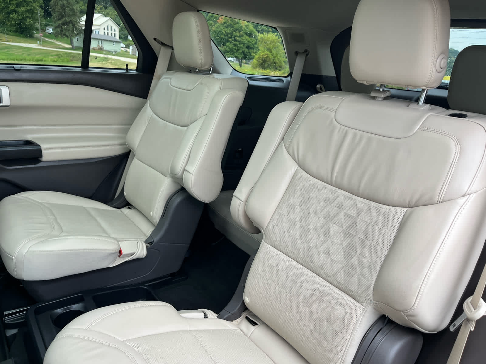 2020 Ford Explorer Platinum photo 35