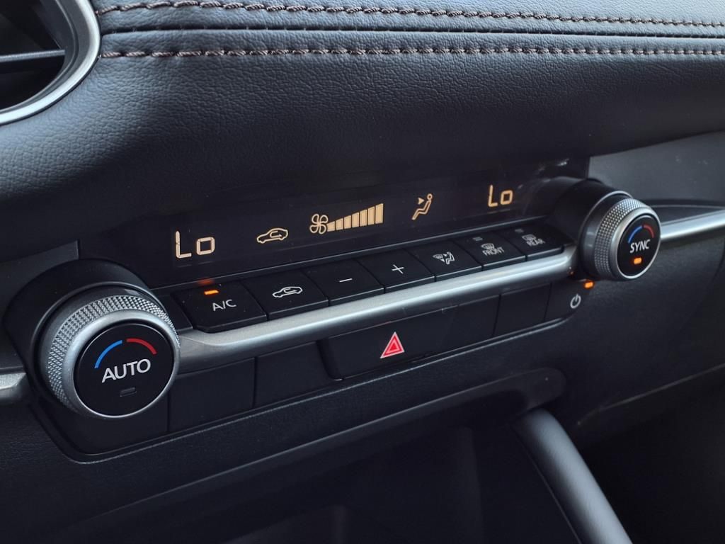 2025 Mazda Mazda3 Sedan 2.5 Select Sport photo 8
