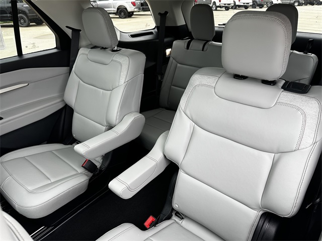 2025 Ford Explorer photo 11