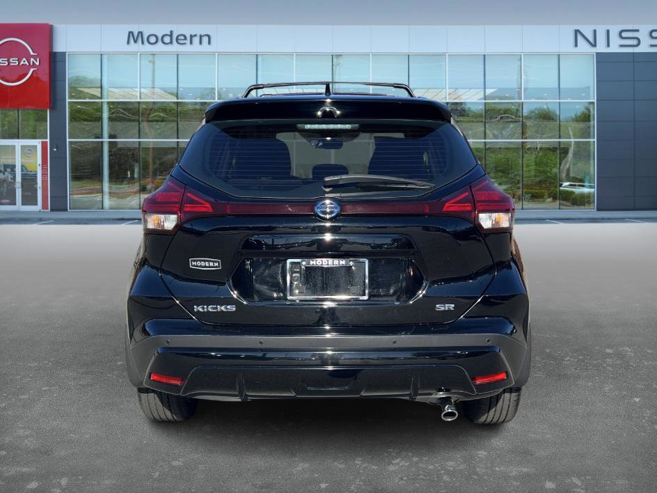 2021 Nissan Kicks SR photo 4