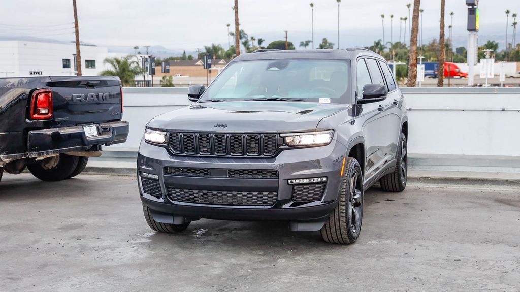 2025 Jeep Grand Cherokee Limited photo 4