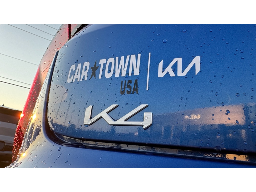 2025 Kia K4 GT-Line photo 4