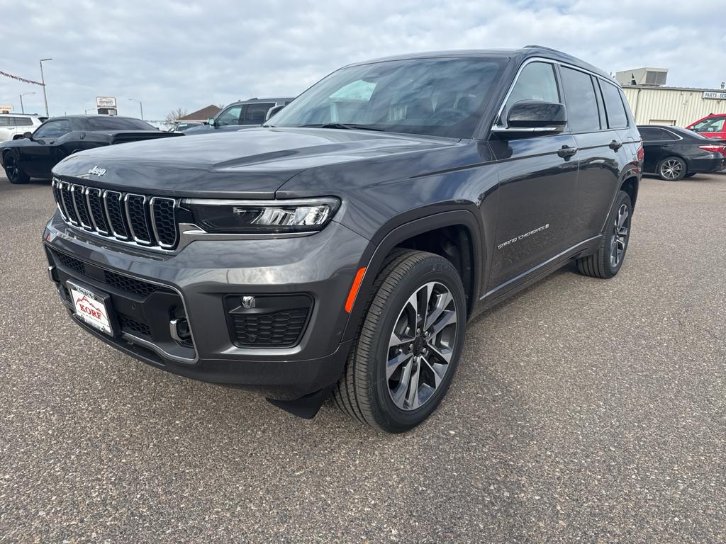 2025 Jeep Grand Cherokee Overland photo 2