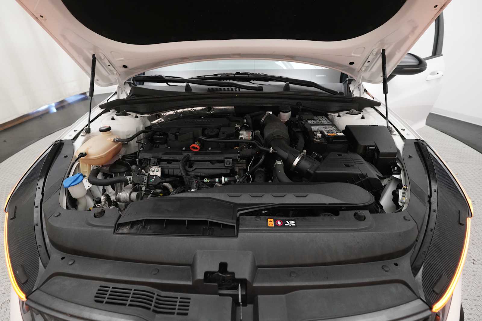 2023 Kia K5 GT-Line photo 2