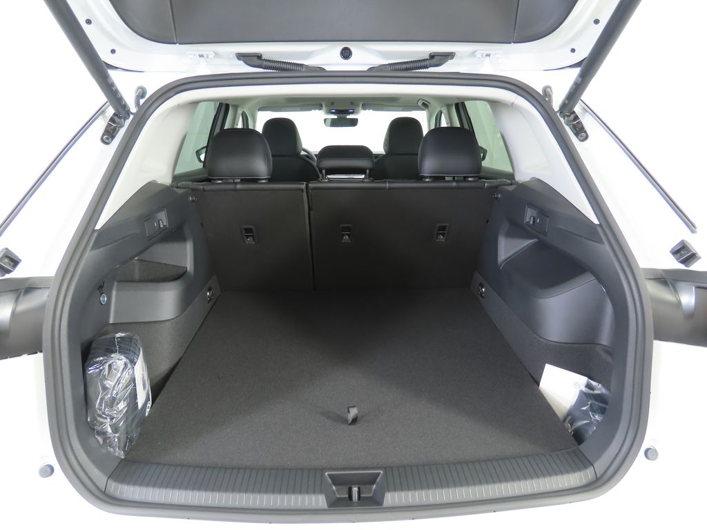 2025 Volkswagen Tiguan SE photo 28