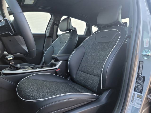 2025 Kia K4 GT-Line photo 11