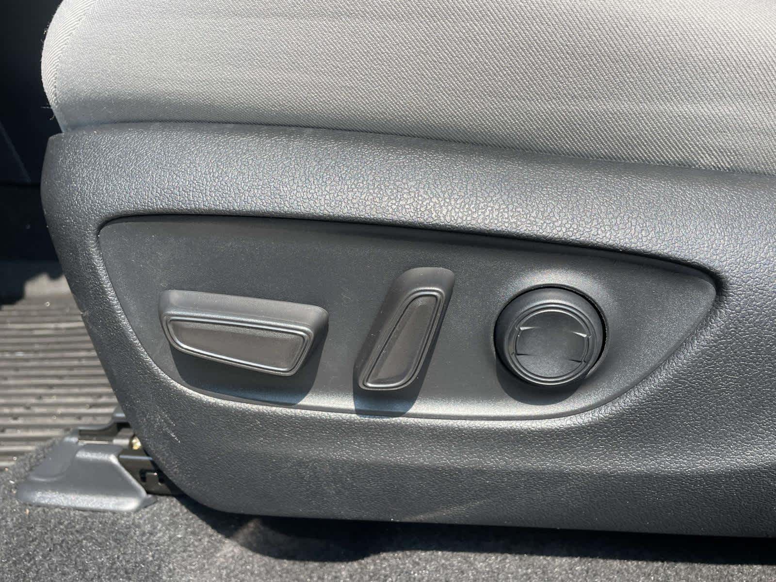 2024 Toyota RAV4 Hybrid XLE photo 11