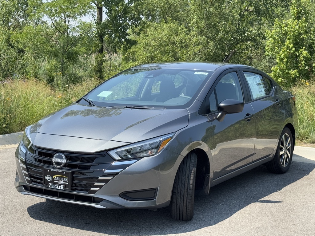 2025 Nissan Versa S photo 4