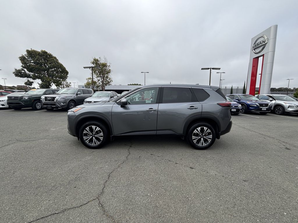 2023 Nissan Rogue SV photo 3