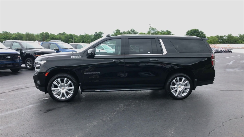 2023 Chevrolet Suburban High Country photo 4