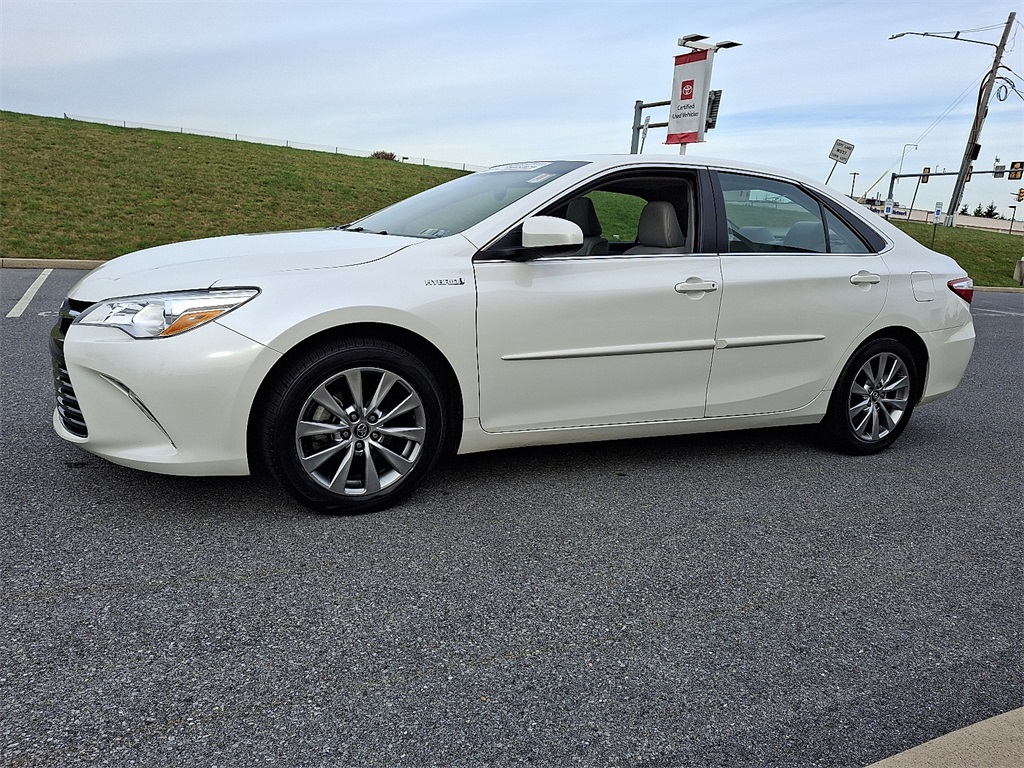 2017 Toyota Camry SE XLE Hybrid photo 4