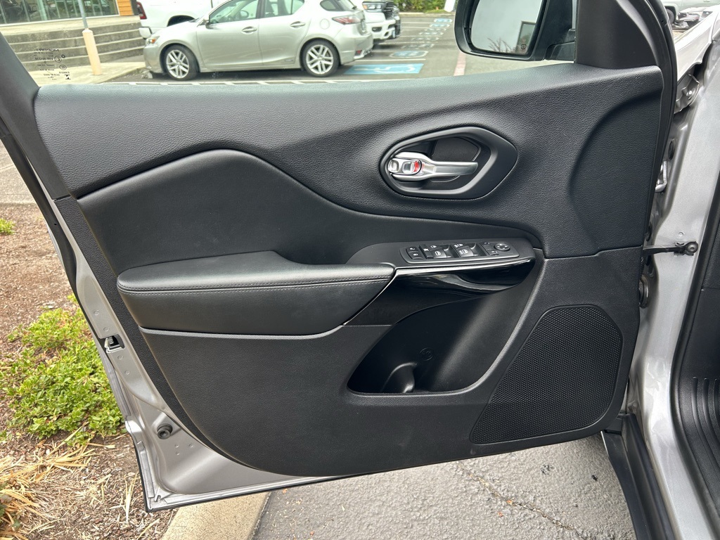 2020 Jeep Cherokee Altitude photo 7