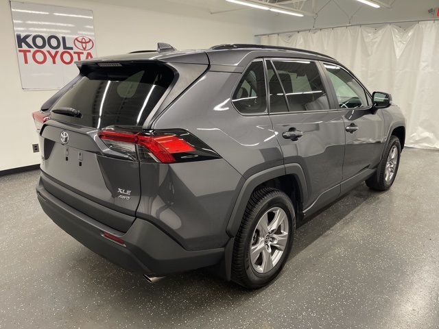 2022 Toyota RAV4 XLE photo 2