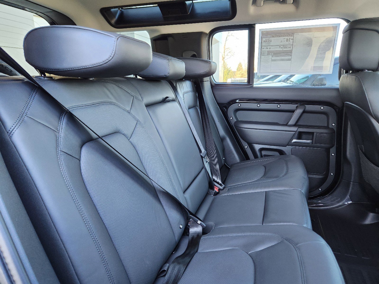 2025 Land Rover Defender 110 X-Dynamic SE photo 8