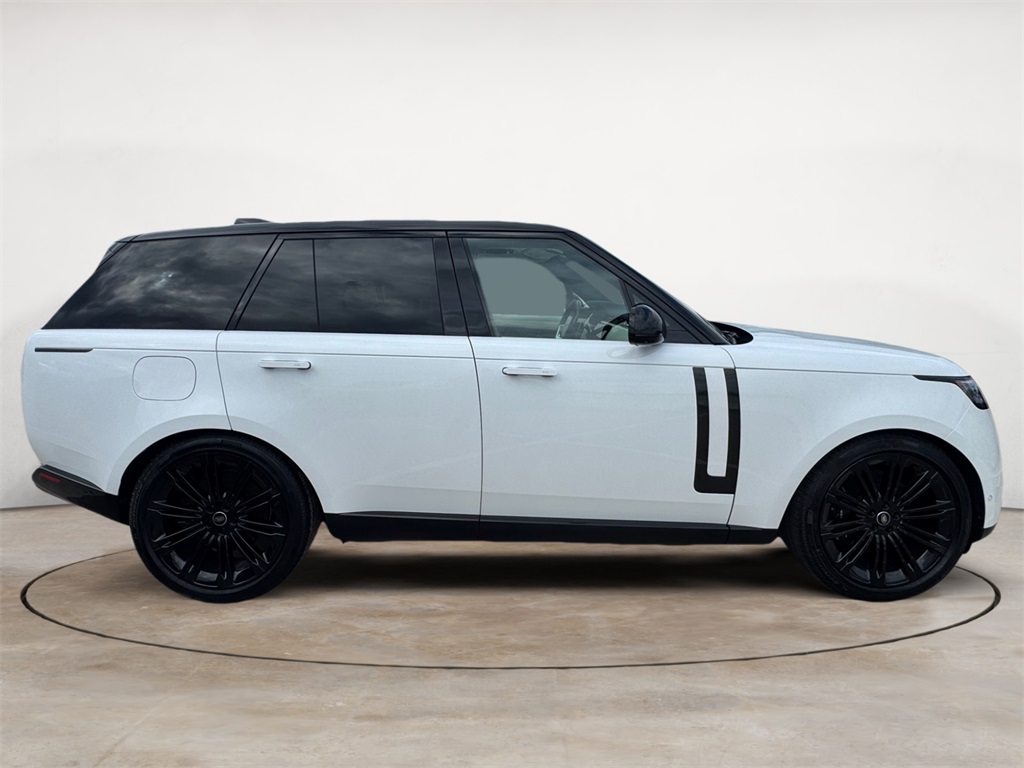2025 Land Rover Range Rover SE photo 6
