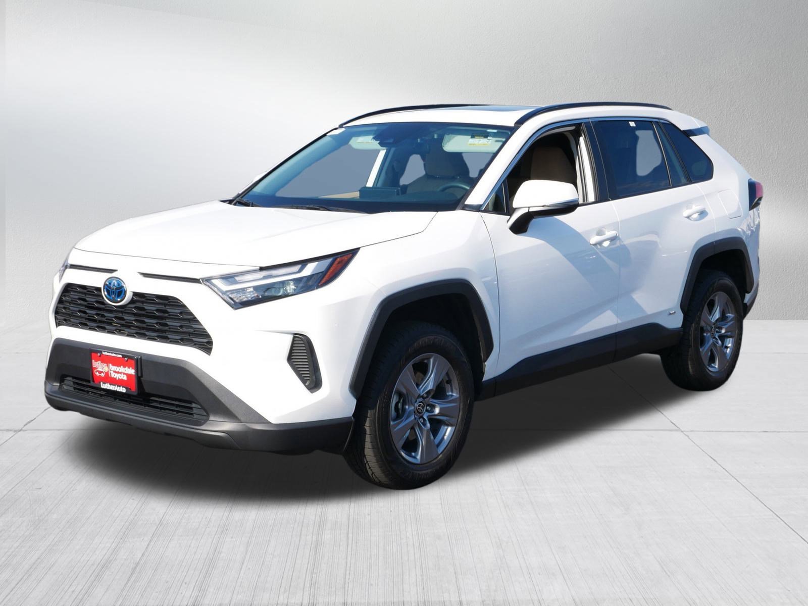 2022 Toyota RAV4 Hybrid XLE photo 2