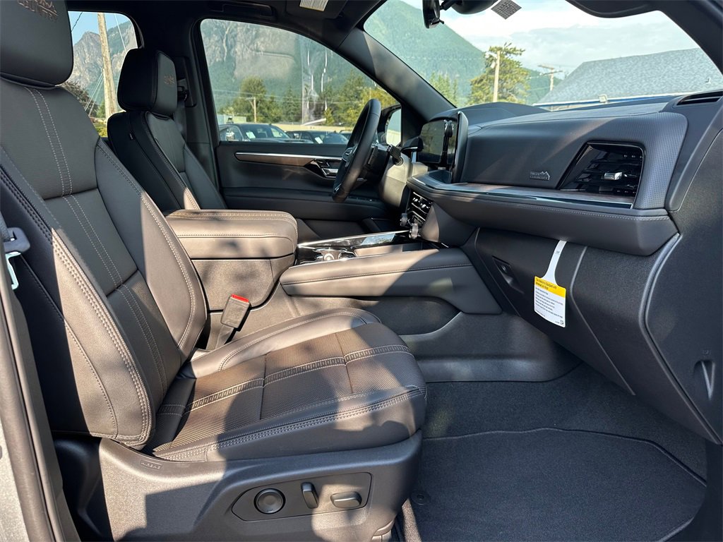 2025 Chevrolet Suburban High Country photo 10
