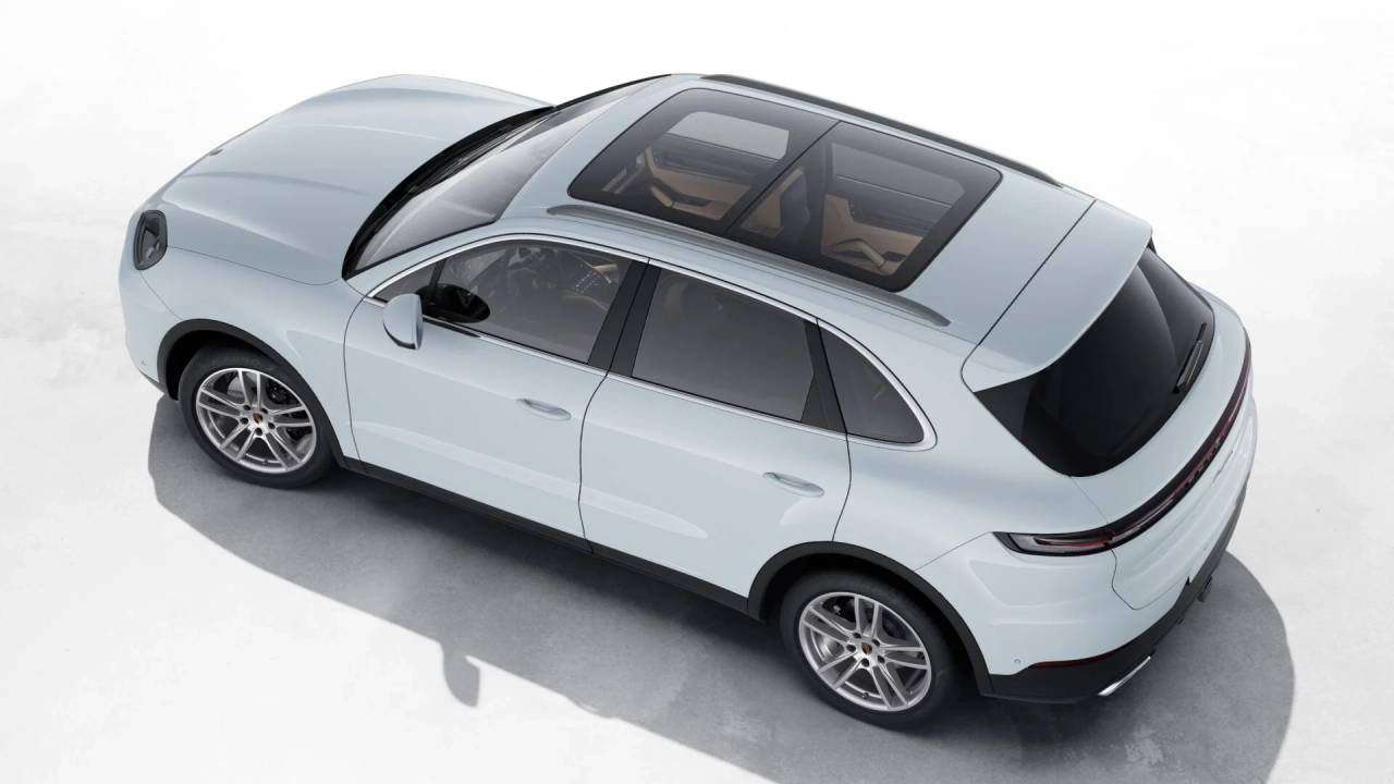 2024 Porsche Cayenne Base photo 3