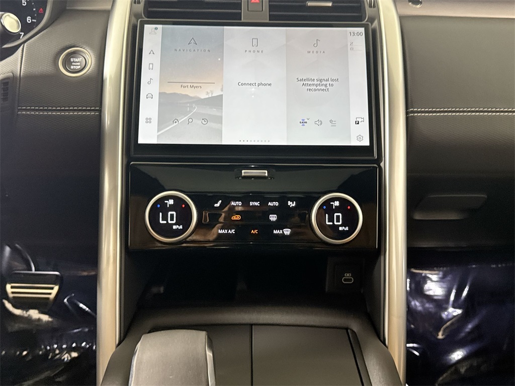 2025 Land Rover Discovery SE photo 17