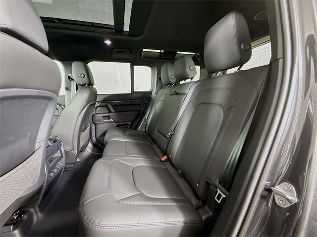 2025 Land Rover Defender 110 X-Dynamic SE photo 20