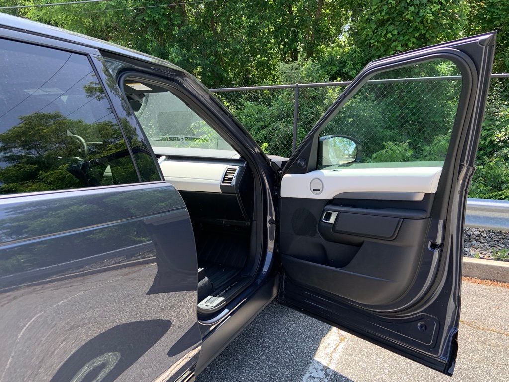 2024 Land Rover Discovery SE photo 17