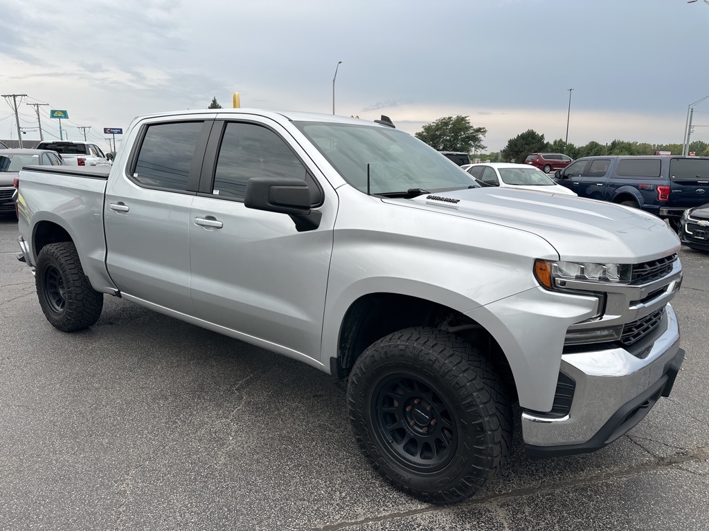 2020 Chevrolet Silverado 1500 LT photo 2