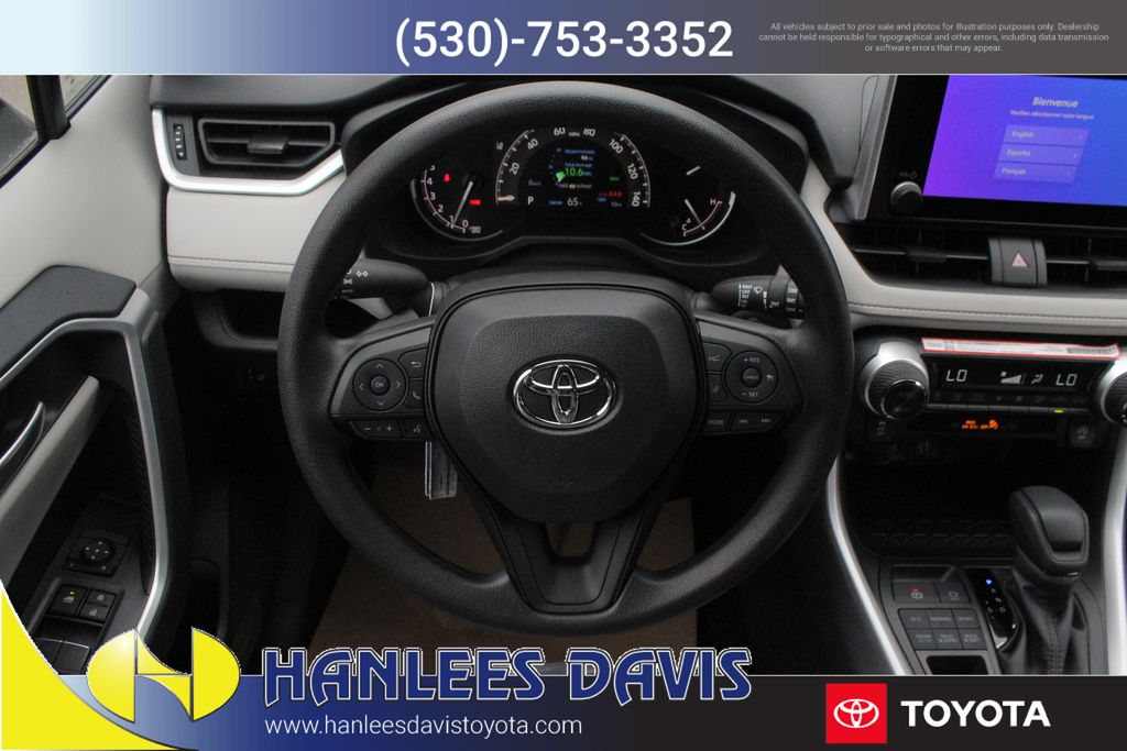 2025 Toyota RAV4 XLE photo 13
