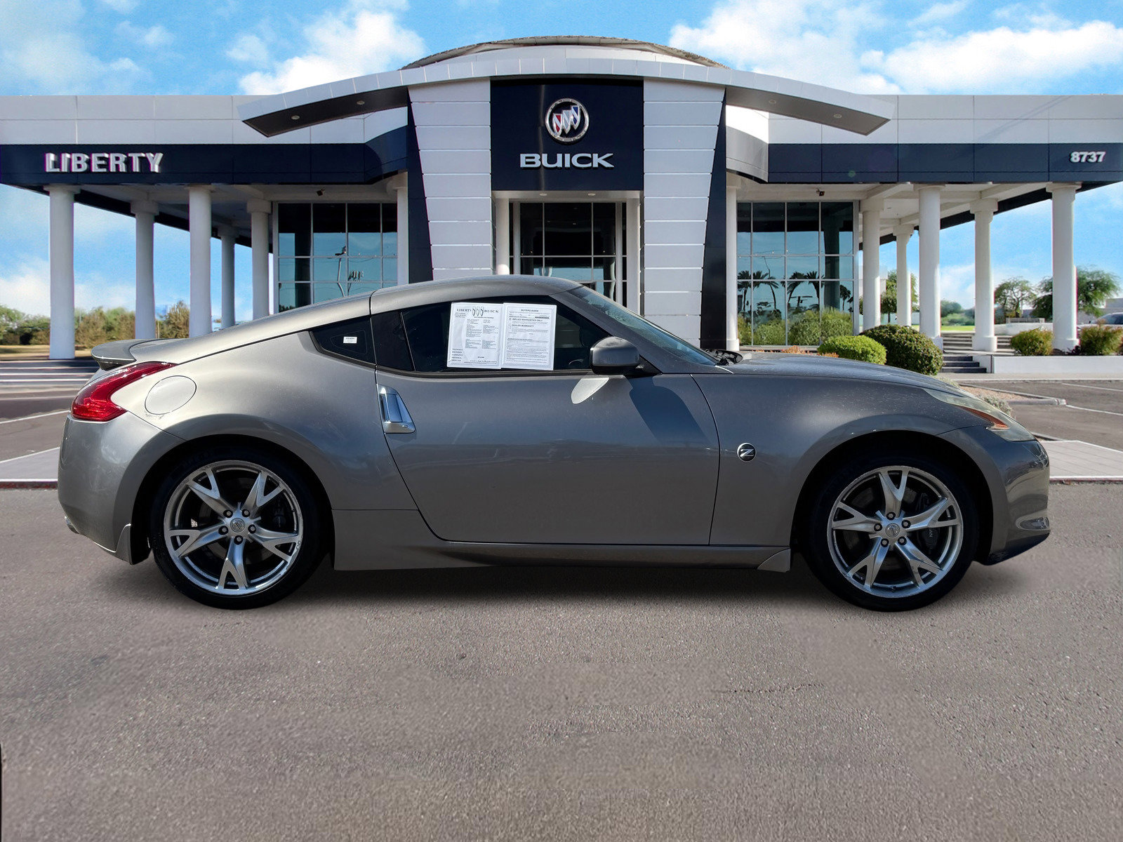 2010 Nissan 370Z Touring photo 2