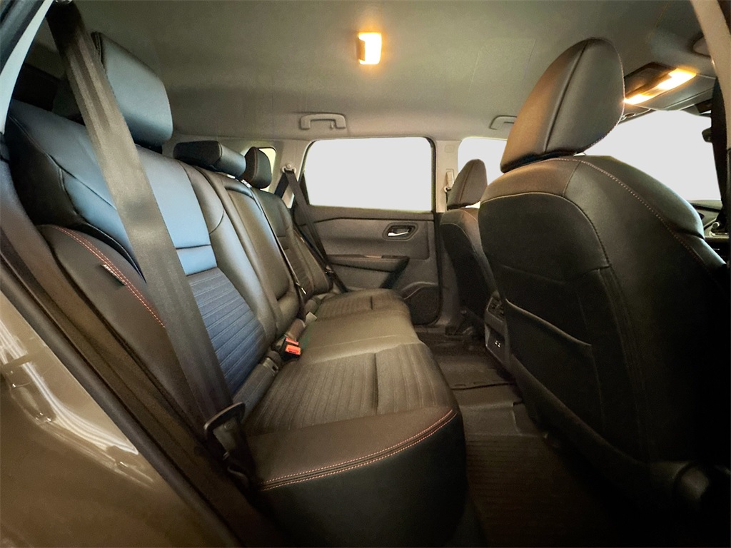 2026 Nissan Rogue SV photo 14