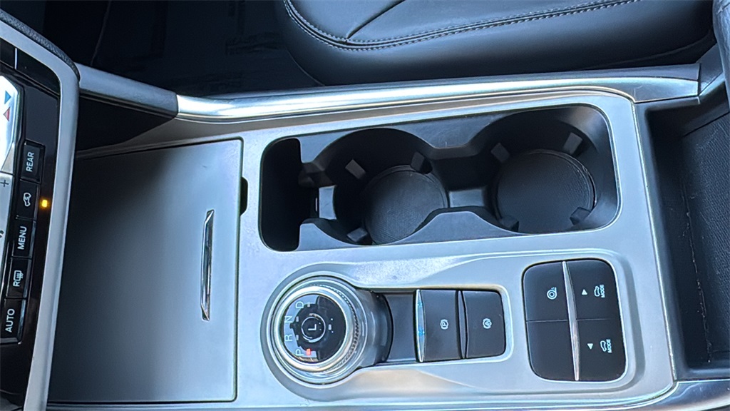 2022 Ford Explorer XLT photo 13