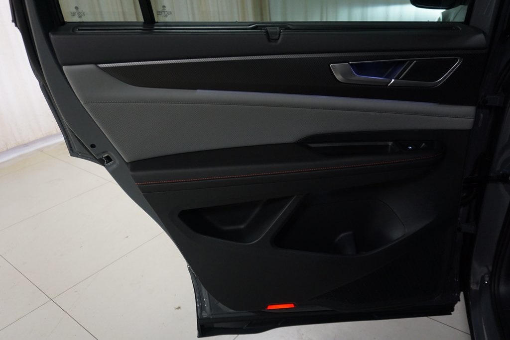 2025 Volkswagen Atlas Peak Edition SE photo 28