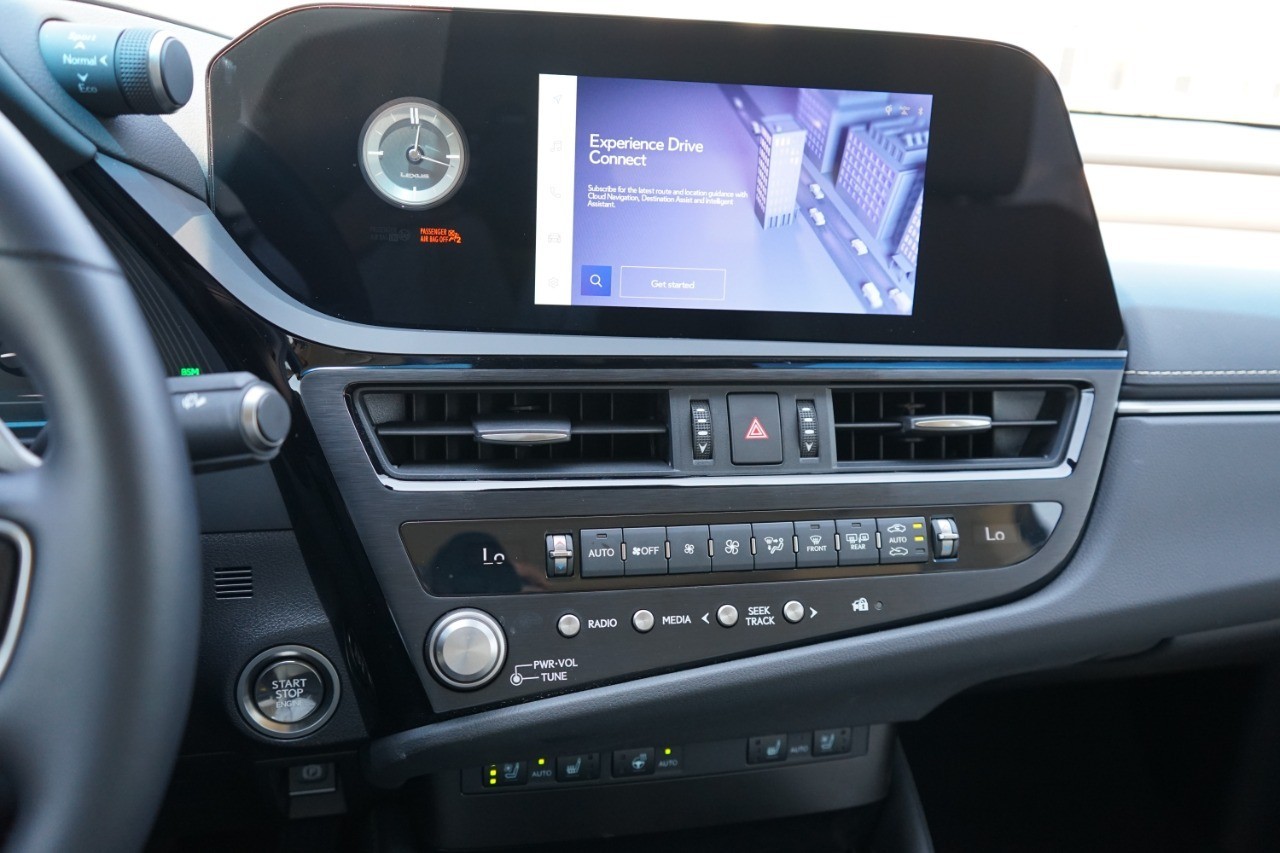 2025 Lexus ES 350 photo 17