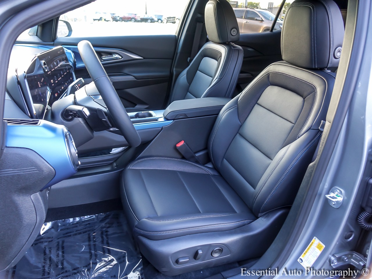 2025 Chevrolet Equinox EV 1LT photo 13