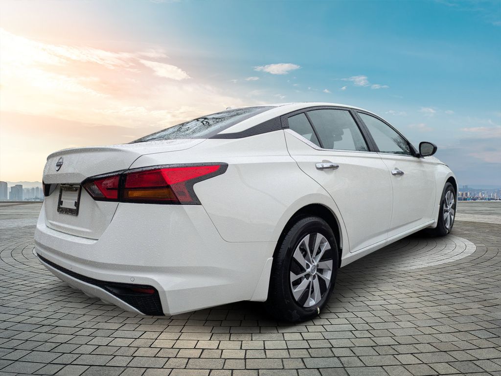 2025 Nissan Altima S photo 3