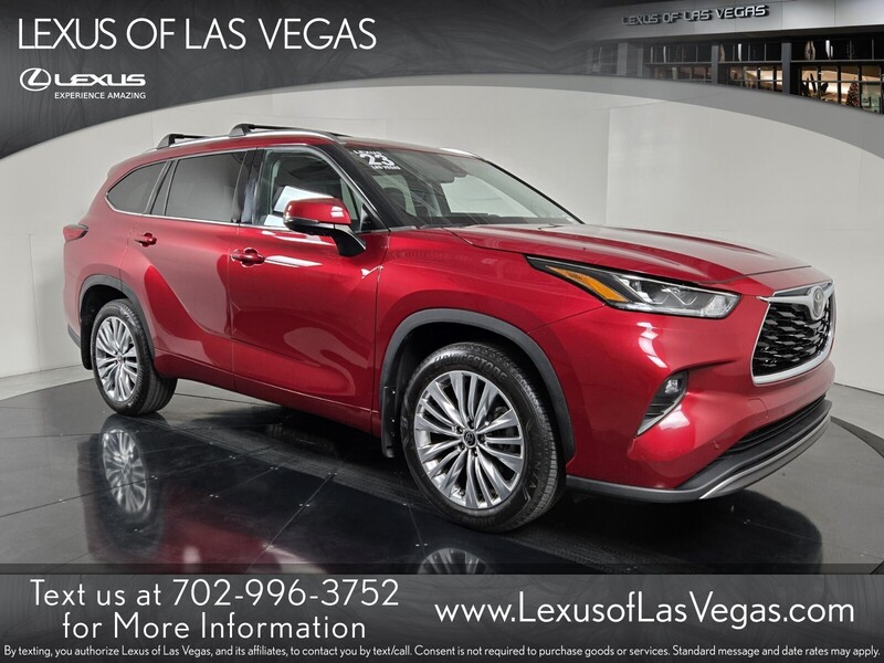 2023 Toyota Highlander Platinum's photo