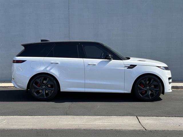 2025 Land Rover Range Rover Sport P530 Dynamic SE photo 3