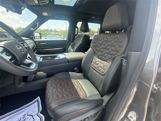 2025 Nissan Armada Platinum Reserve photo 10
