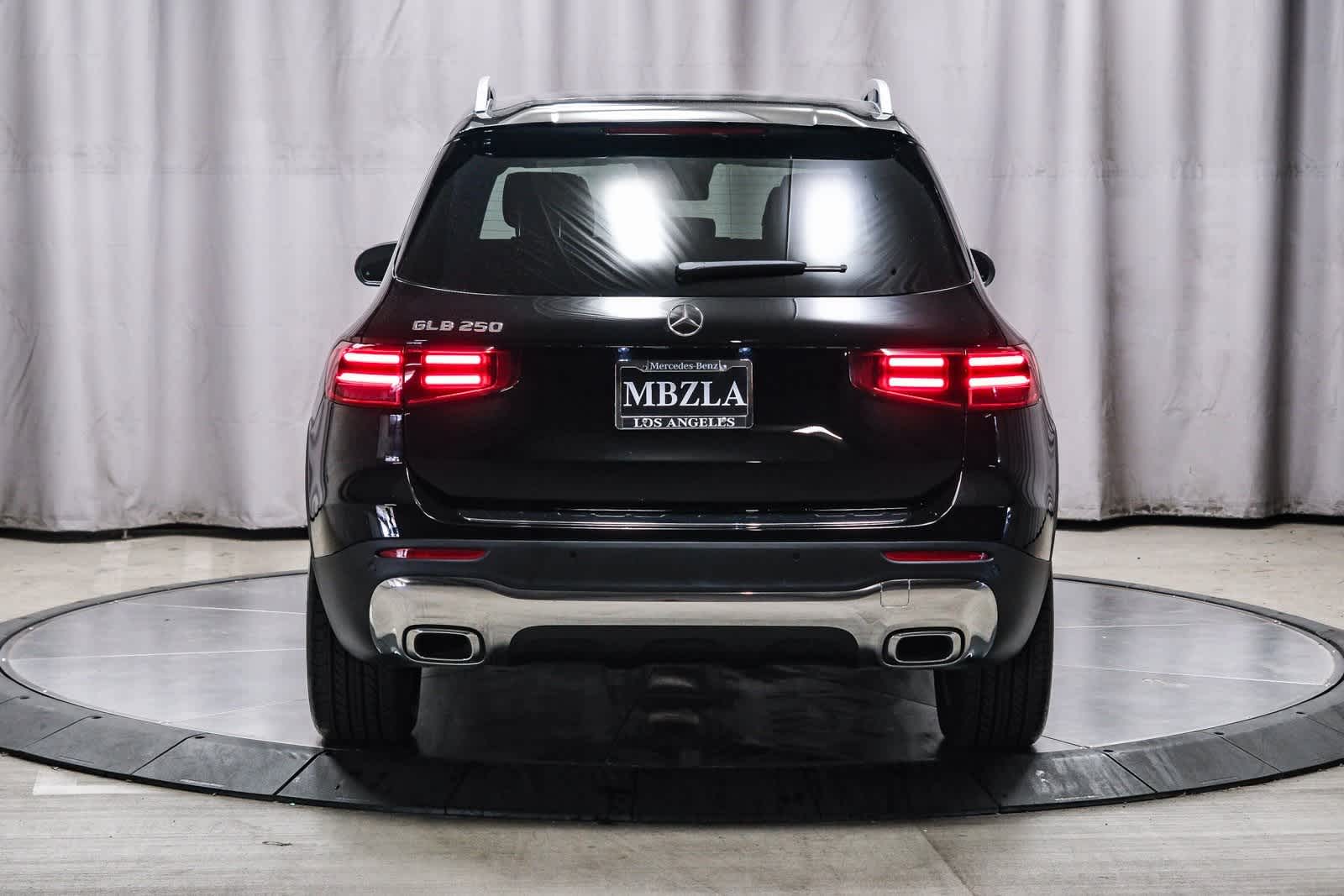 2025 Mercedes Benz GLB 250 photo 3
