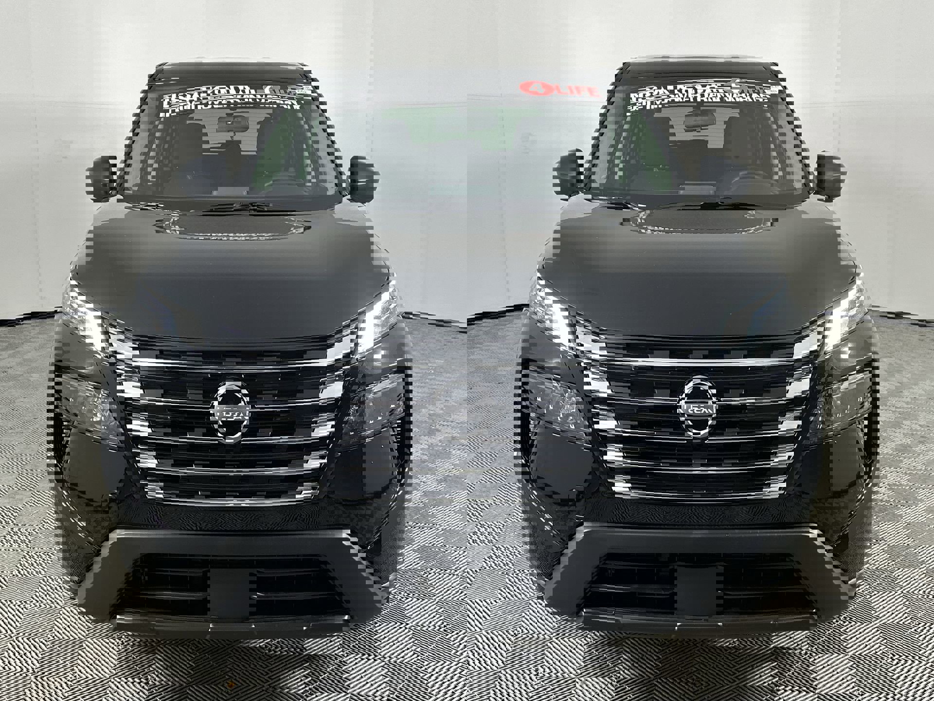 2025 Nissan Rogue S photo 2