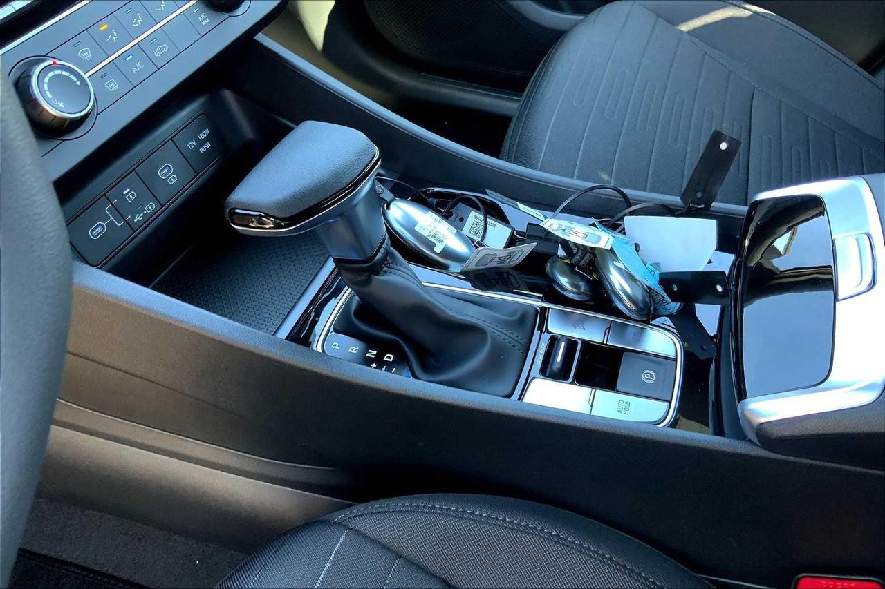 2026 Hyundai Santa Cruz SE photo 6