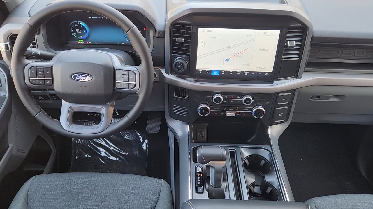 2025 Ford F-150 Lightning XLT photo 7