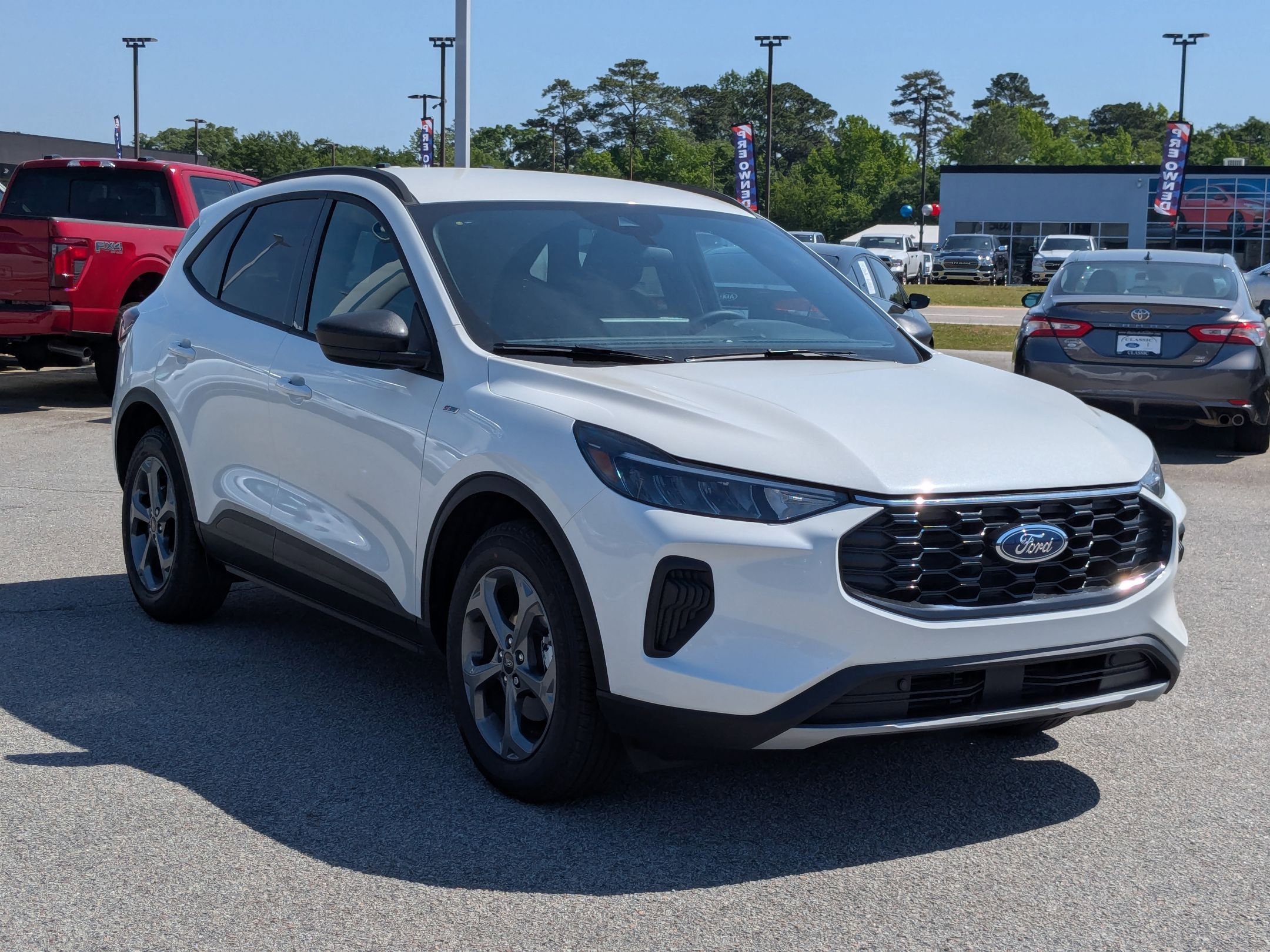 2025 Ford Escape ST-Line photo 2