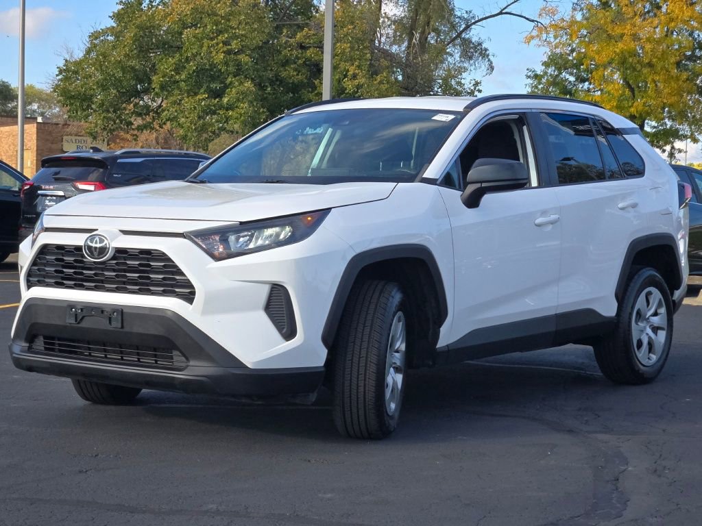 2020 Toyota RAV4 LE photo 4
