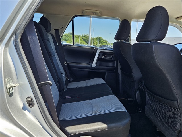 2016 Toyota 4Runner SR5 photo 14