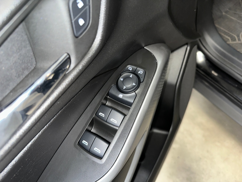 2024 Chevrolet Trax LS photo 4