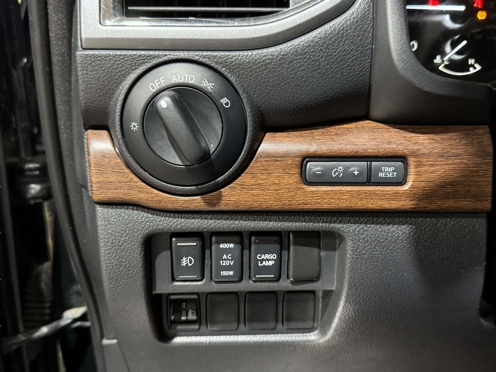 2019 Nissan Titan photo 18