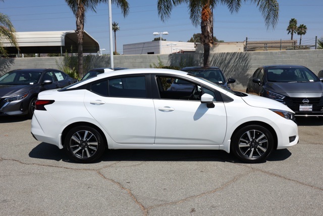 2025 Nissan Versa 1.6 SV photo 3