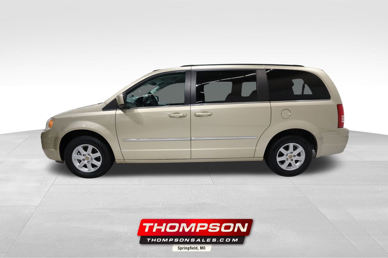 2010 Chrysler Town & Country Touring's photo